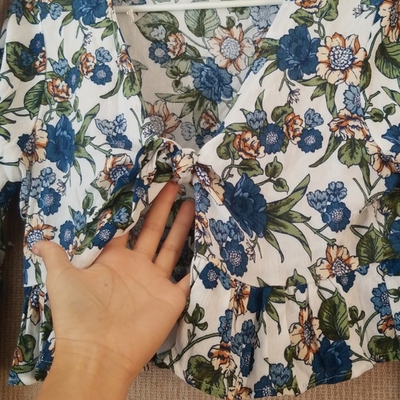 Sky and Sparrow Crop Top size M - Picture 3 of 7